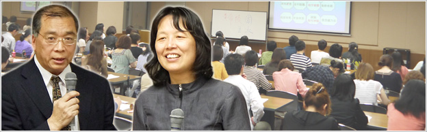 2012年6月16日、関西薬膳びと・薬膳アカデミア共催でセミナーを行ないました。今回のゲストはなんと!東京から日本中医学学会理事・路京華先生がお越しくださいました。路京華先生には、古代から伝わる中医学の知識を、国際中医薬膳管理師会会長・和田暁先生には、中医学診から漢方方剤、食の知識をわかりやすく教えていただきました。関西薬膳びとが作ったスイーツをいただきながら学んでいただける、楽しいセミナーでした。