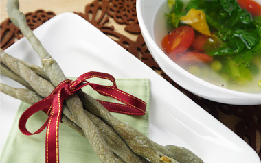 主食材:蓬(よもぎ)・菜の花・豌豆 主食材:蓬(よもぎ)・菜の花・豌豆