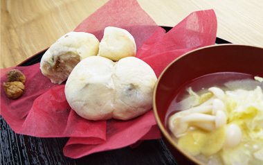 主食材:杏仁・イチジク・白木耳・卵 主食材:杏仁・イチジク・白木耳・卵