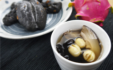 主食材:黒ゴマ・胡桃・木耳・山芋・蓮の実 主食材:黒ゴマ・胡桃・木耳・山芋・蓮の実