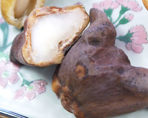 菱の実(昔から強壮・健胃作用があるとされ民間薬として使われているお芋のようなホクホク食感の果実です)