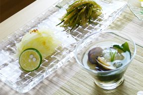 ガラスの器に盛り付けると夏らしいですね