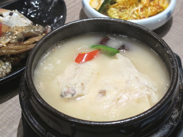 参鶏湯（サムゲタン）