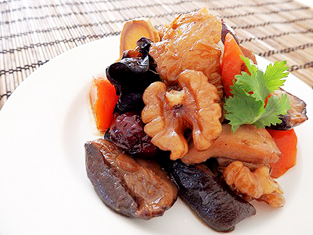 鶏肉・椎茸・胡桃の煮込み 鶏肉・椎茸・胡桃の煮込み