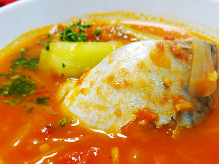 紅花入り鯖のトマトスープ